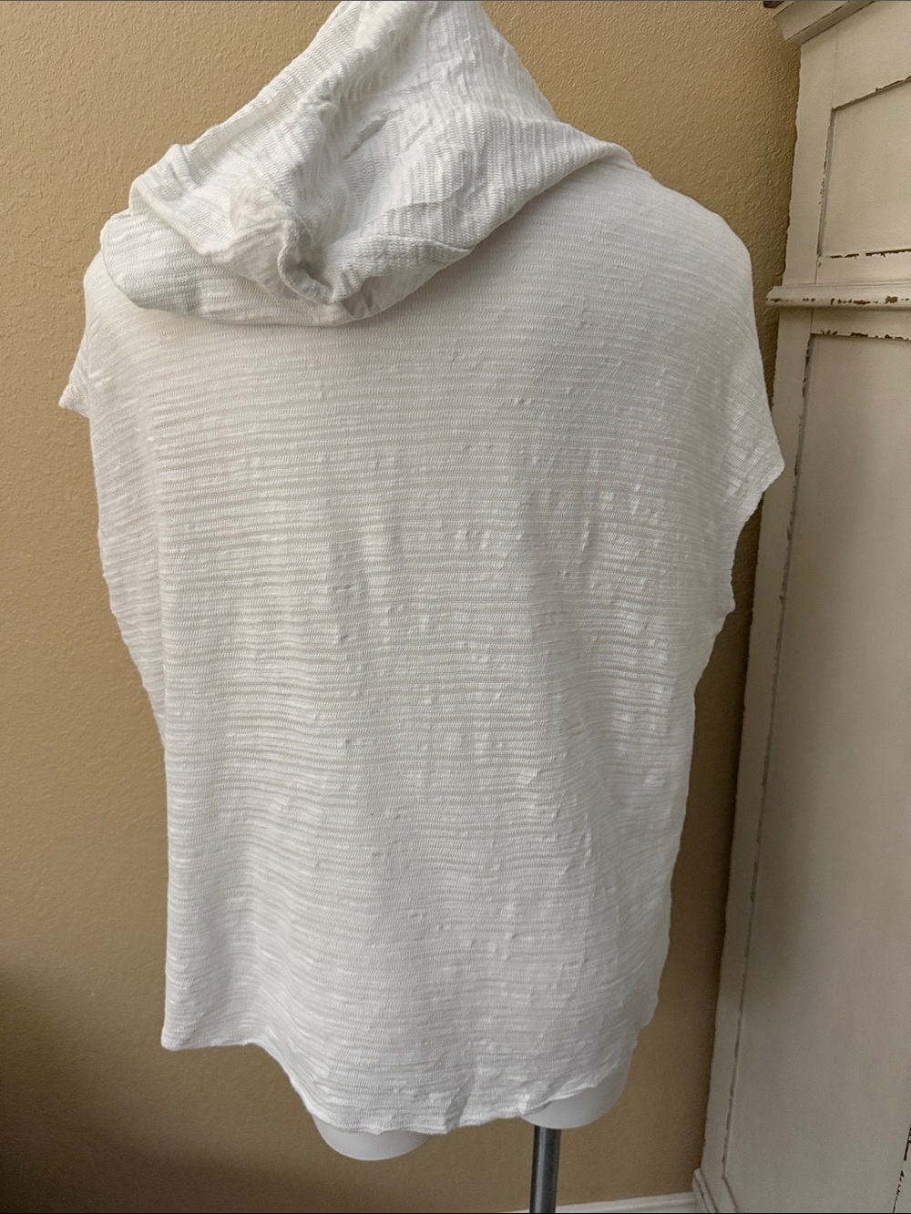 Vince Camuto White Hooded Short-Sleeve Sweatshirt - Picture 4 of 4